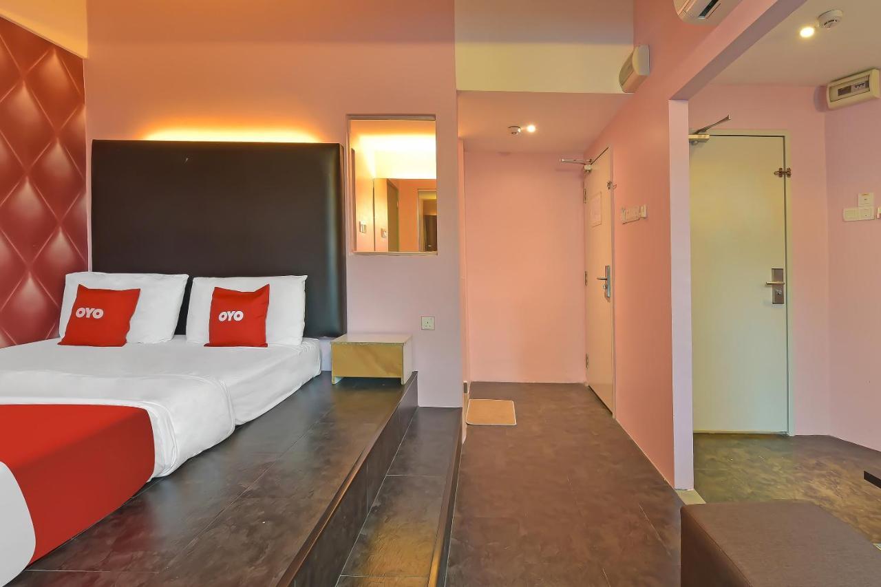Oyo 90484 Bright Hotel Petaling Jaya Exterior photo